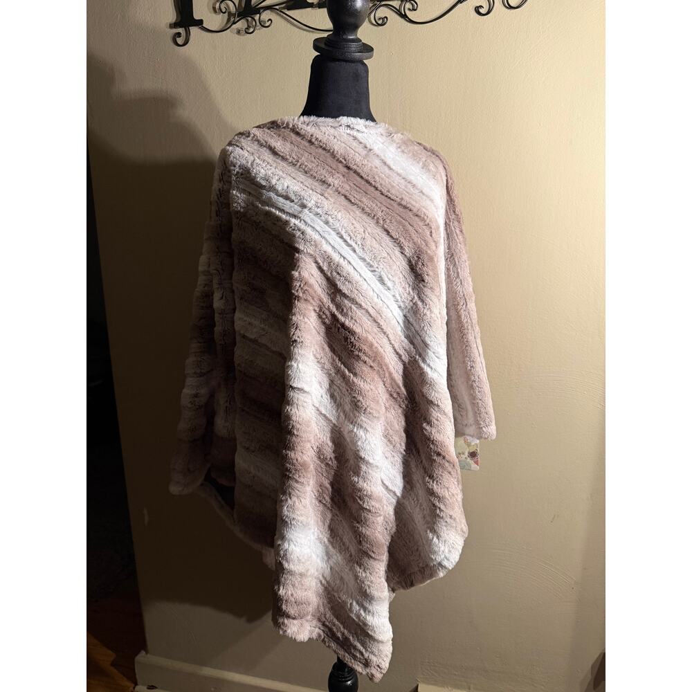 Women's NWT Furry Poncho One Size